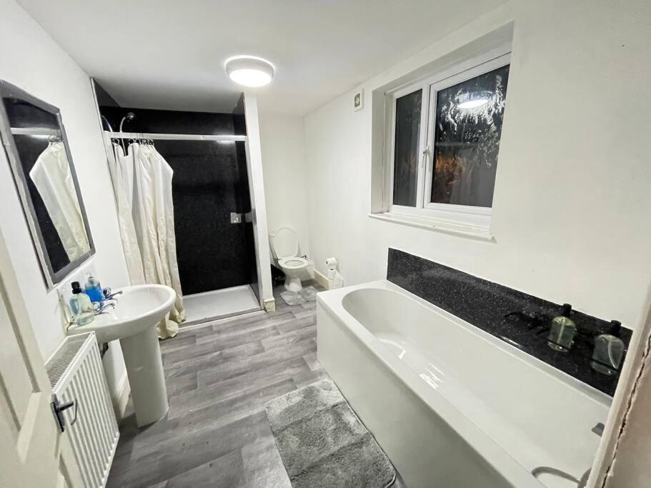 30 Percent Off Weekly Stays - 6 Bedroom House - 11 Beds Blackpool Esterno foto
