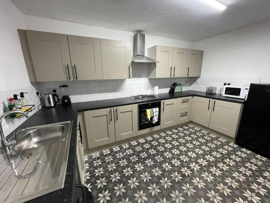 30 Percent Off Weekly Stays - 6 Bedroom House - 11 Beds Blackpool Esterno foto