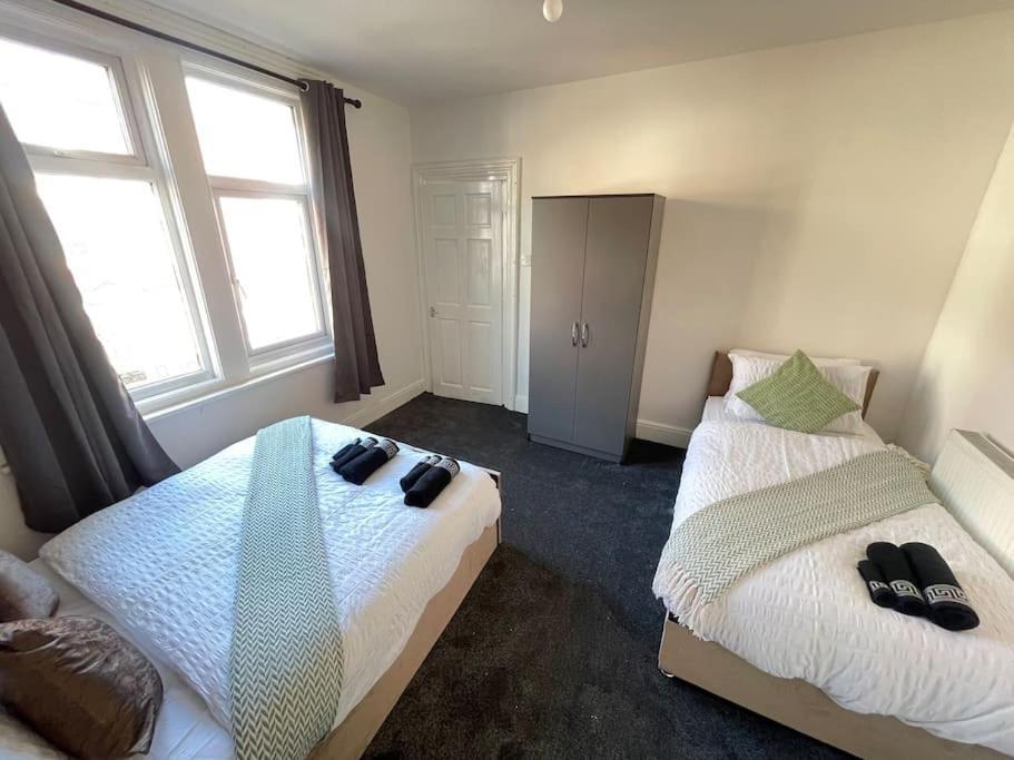 30 Percent Off Weekly Stays - 6 Bedroom House - 11 Beds Blackpool Esterno foto