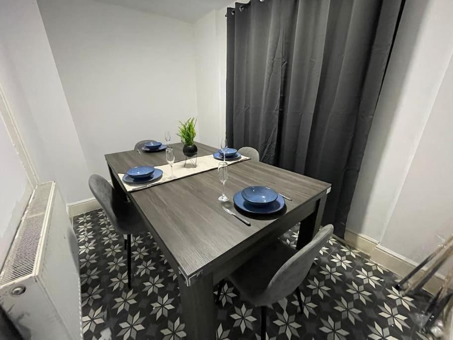30 Percent Off Weekly Stays - 6 Bedroom House - 11 Beds Blackpool Esterno foto