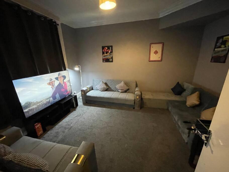 30 Percent Off Weekly Stays - 6 Bedroom House - 11 Beds Blackpool Esterno foto