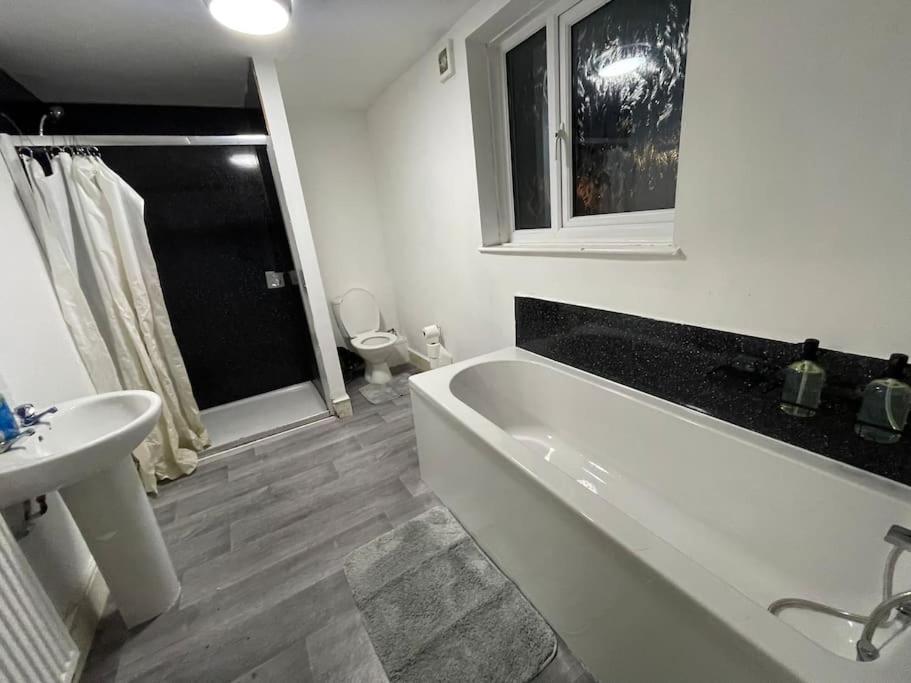 30 Percent Off Weekly Stays - 6 Bedroom House - 11 Beds Blackpool Esterno foto